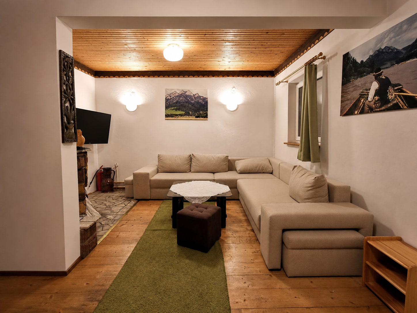 Ground-floor living room seen from the entrance